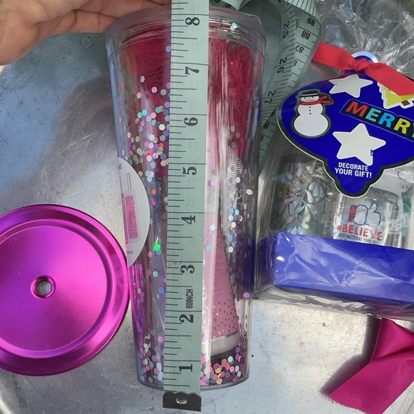 2 gifts sets one Bath and body Works one Ulta glitter cup.  📣NO STRAW🔔 - Picture 10 of 10